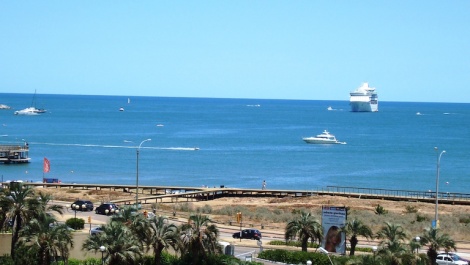 Punta del Este - Departamento 3 ambientes al lado del Hotel Conrad con vista al mar